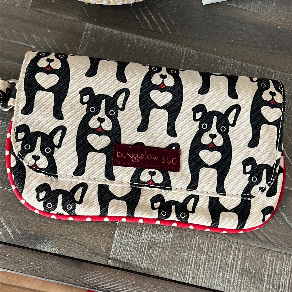 Bungalow 360 🐶 Print Wristlet